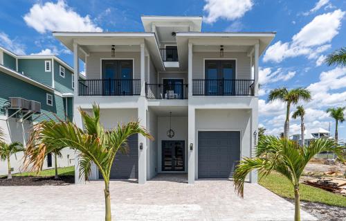 Fort Myers Beach House | 611 Estero Blvd home