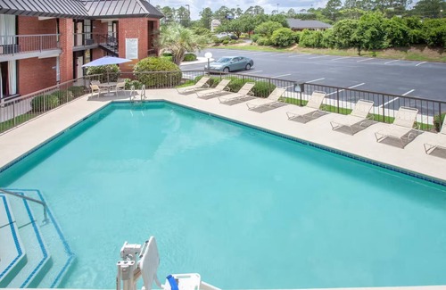 Statesboro Hotel | 616 Fair Rd