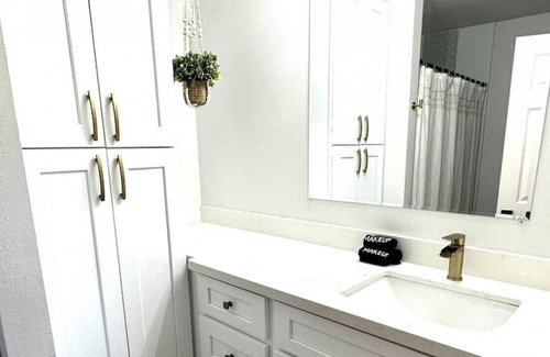 Arabi House | 616 Rowley (2/1) · Private 2 BD Guest House in Quiet Neighborhood