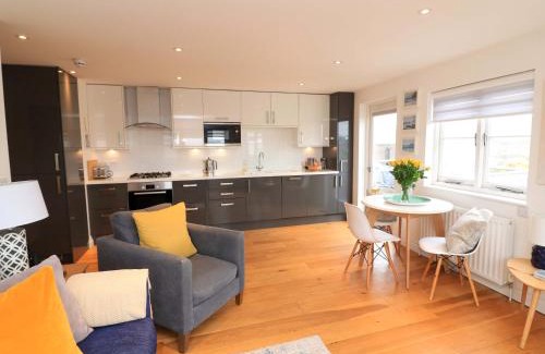 Kingsbridge Apartment | 61B Fore Street