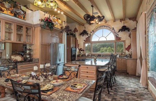 Clermont House | 62 Acre Island - Sleeps 40+!