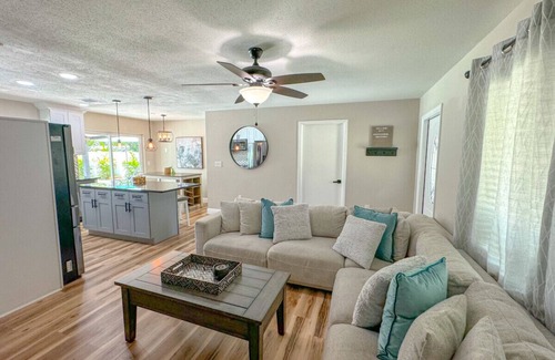 Sun Bay South House | 6306 S Lansdale Cir · Gorgeous 4 Bedroom Tampa Pool Home