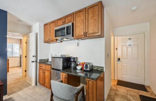 Englewood Apartment | 6380 B6-1364 Byte-Sized Studio in Boston Commons