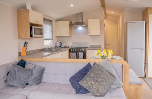 Dogdyke Resort | 64 lancaster The lazy willow 3 bedroom hot tub caravan tattershall lakes