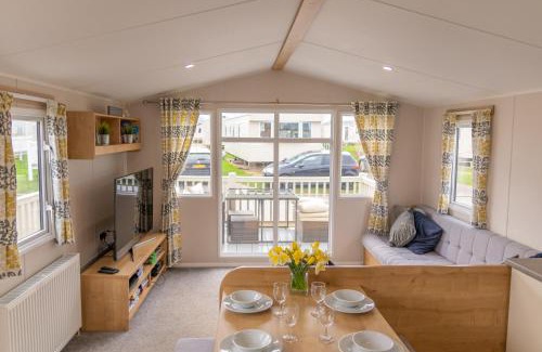 Dogdyke Resort | 64 lancaster The lazy willow 3 bedroom hot tub caravan tattershall lakes