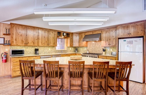 North Wawona Cabin | (64) River Lodge at The Redwoods In Yosemite
