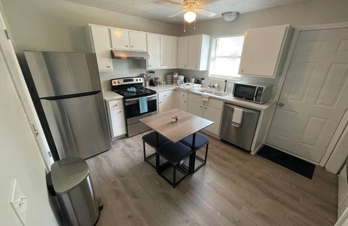 Commerce Apartment | 642 Ridgeway · NEW! King Beds, 86` Roku TV, Firepit & Grill