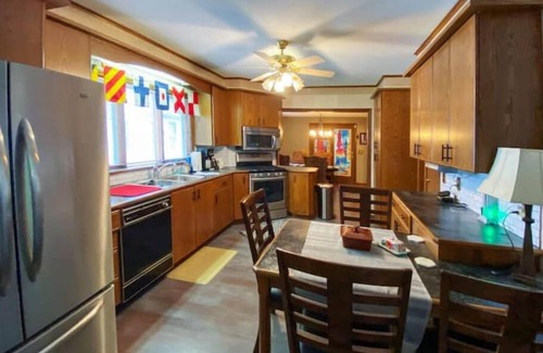 Sandusky House | 645 W. Osborne St - Captain's House - Sandusky
