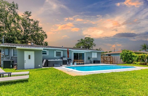 West Hollywood House | 6465 Moshe · Serene Poolside Family Home