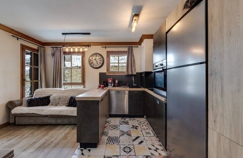 Arc-1950 Apartment | 65-m² south-facing apartment for 6/8 people, garden-level terrace, ski in/out