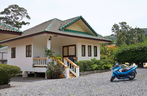 Maret House | 65 sqm holiday homes - quiet resort in the coconut grove at the foot of the mountains /Lamai