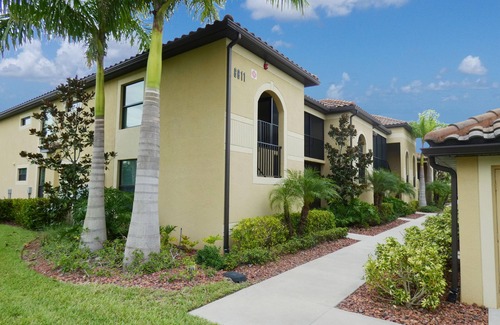 Bradenton House | 6611-202 Beautiful Veranda close to the pools and golf membership