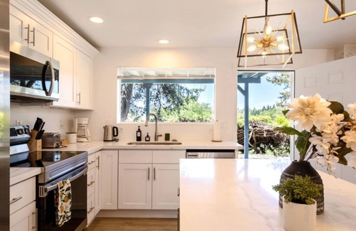 Green Lake House | 6615 Entire · 6b4b Newly Remodeled Home w/Green Lake View
