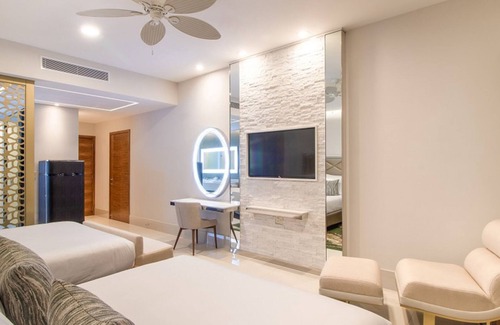 Palmilla Resort | ✩ 667ft² Suite ✩ Private Balcony with Hammock & Seating ✩ Relaxing Getaway ✩