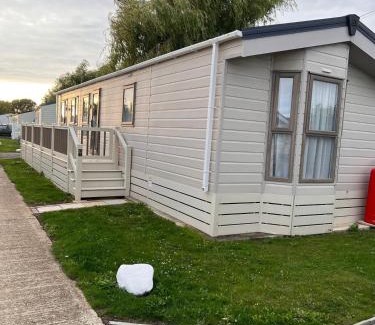 Dymchurch House | 67 The Meadows New Beach Holiday Park