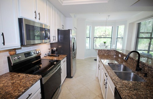 Bradenton Condo | 6715-104 Modern nice Veranda with golf close to the pool