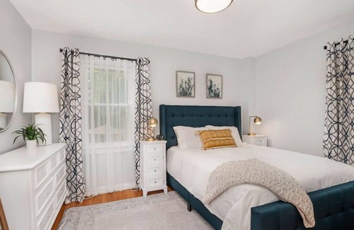 Roselawn Finance House | 6727 Britton · 2 Bedroom House. King Bed Master Suite. Charm!