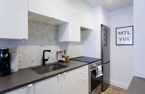 Little Italy Apartment | 6768 - 401 · Blue Tropics Studio in Little Italy with kitchen by Denstays