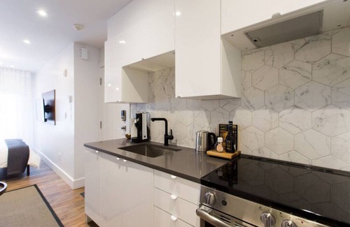 Little Italy Apartment | 6768 - 402 · Blue Oasis Studio with Full Kitchen and Bath by Denstays