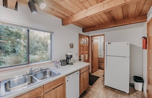 Maple Falls Cabin | 67MF- Hot Tub - Pets Ok - BBQ - Sleeps 5 by RedAwning