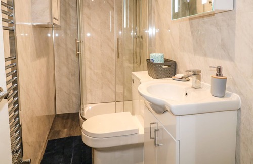 Holestone Moor House | 69 WELLINGTON STREET, pet friendly, with a garden in Matlock