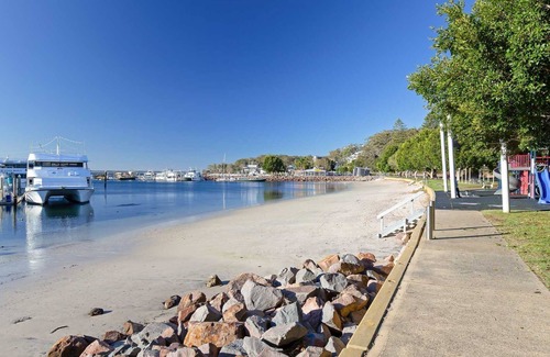 Nelson Bay House | 6A Hough Street - Sophisticated pet friendly home with air con, wi-fi and linen provided