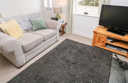 Mylor Bridge House | 6A LEMON HILL, pet friendly, with open fire in Mylor Bridge