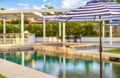Palm Springs Villa | 6BD/4BA Luxury Designer Villa/18 beds/Sleeps 25