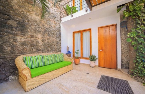 Chino Villa | 6BD Mansion in the old town