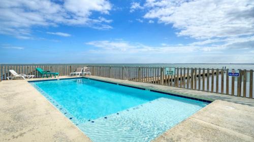 Flour Bluff House | 6BDR Bay Haven w Shared Waterfront Pool Boat Dock Keeper Trout by AvantStay