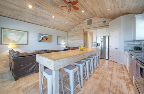 Flour Bluff House | 6BDR Bay Haven w/Shared Waterfront Pool + Boat Dock | Keeper Trout by AvantStay