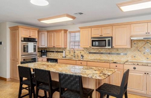 Kingston House | 6Bdrm 4ba Swim & Launch Close! Pool Table!