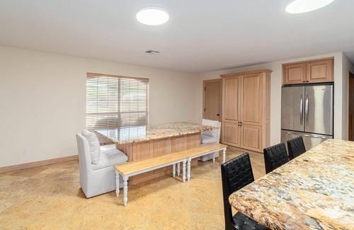 Kingston House | 6Bdrm 4ba Swim & Launch Close! Pool Table!