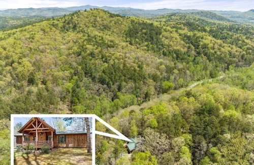 Sautee Nacoochee Cabin | 6BDRM Cabin only 10 mins to Alpine Helen/Hot Tub/Firepit/Game Room/Satellite