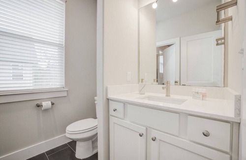 North University House | 6BDRM Hyde Park home near guad