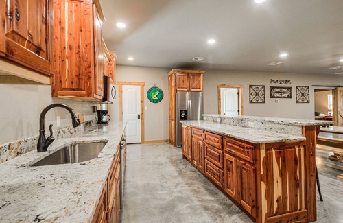 Kingston House | 6Bdrm.Pool Table! Launch nearby! Lake Texoma!