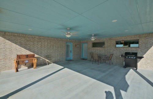 Kingston House | 6Bdrm.Pool Table! Launch nearby! Lake Texoma!