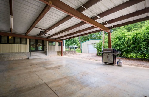 Kingston House | 6bdrm Walk to Beach or Marina! Swim, Fish, Launch!