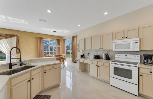 Highlands Reserve Villa | 6Bed 3Bath Pool Villa Toy Story & Lion King & Stunning Sunsets