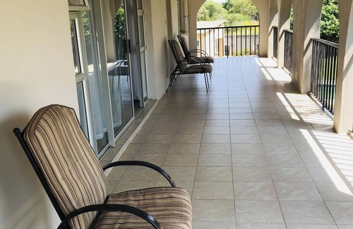 Bulawayo House | 6bed & 5.5bath family home/Business accommodation