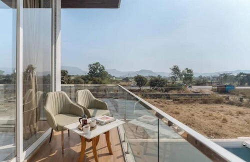 Lonavala Villa | 6BHK Delight -Mountain View/Steam Room/CricketTurf