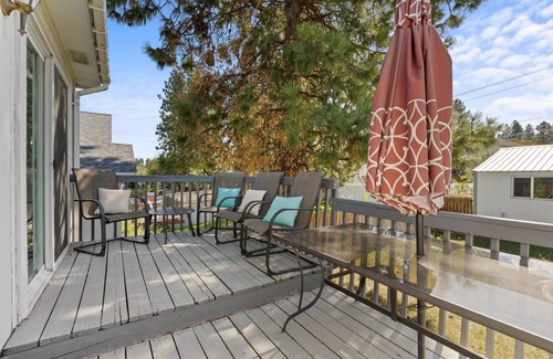 Spokane House | 6BR/3BA House - 2nd Living and Entry - 18 Guests