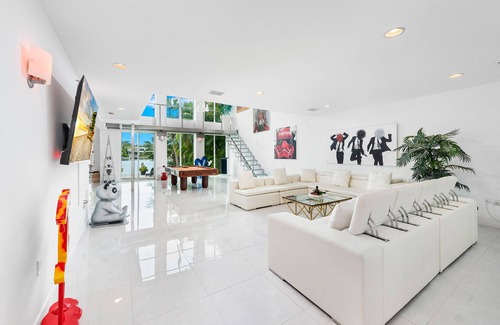 Downtown Miami Villa | 6BR/4.5 BTH Waterfront Paradise