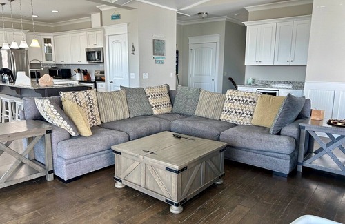 Yaupon Beach House | 6BR 4.5BA House, 2nd Row, Ocean Views, Pool, Sleeps 12