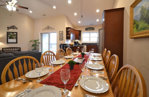 Arden House | 6br/4ba Home w/Game - weekly and monthly rates available