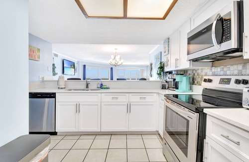 Indian Shores Condo | 6BR,4BACapacity in these 3BR+3BR BEACHFRONT,Updated Condos!POOL,Hot Tub, Grills!