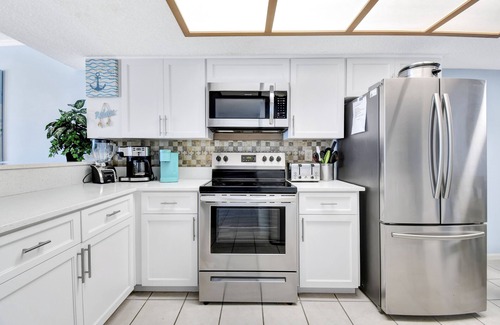 Indian Shores Condo | 6BR,4BACapacity in these 3BR+3BR BEACHFRONT,Updated Condos!POOL,Hot Tub, Grills!