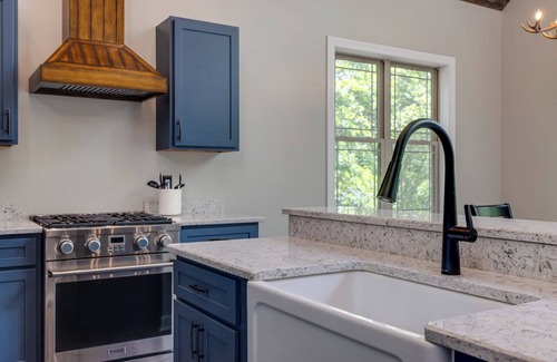 Massanutten House | 6BR ¦ 5 King Beds ¦ Bunk Room with 2 Bunks ¦ 8 Bathrooms ¦ Platinum Pool Pass!