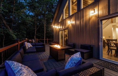 Massanutten House | 6BR ¦ 5 King Beds ¦ Bunk Room with 2 Bunks ¦ 8 Bathrooms ¦ Platinum Pool Pass!