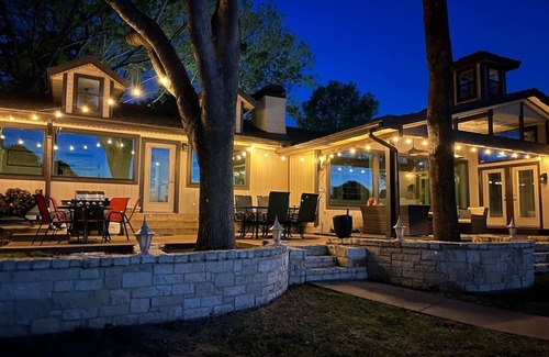 Leisure Land House | 6BR/5Bath Single Story Lake Front Home at Cedar Creek w/boat rental option